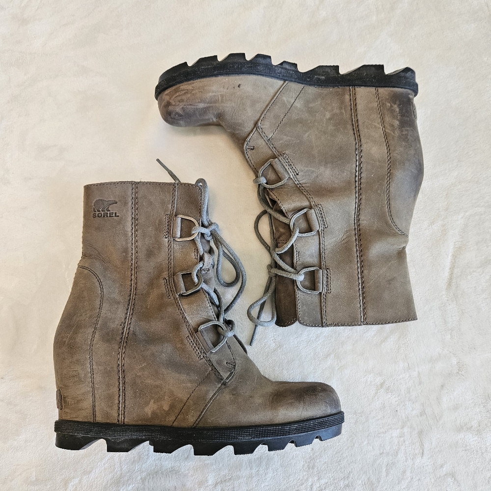 Sorel Women's Joan Of Arctic II size 9 Lace-Up Wedge Ankle Boots Booties
